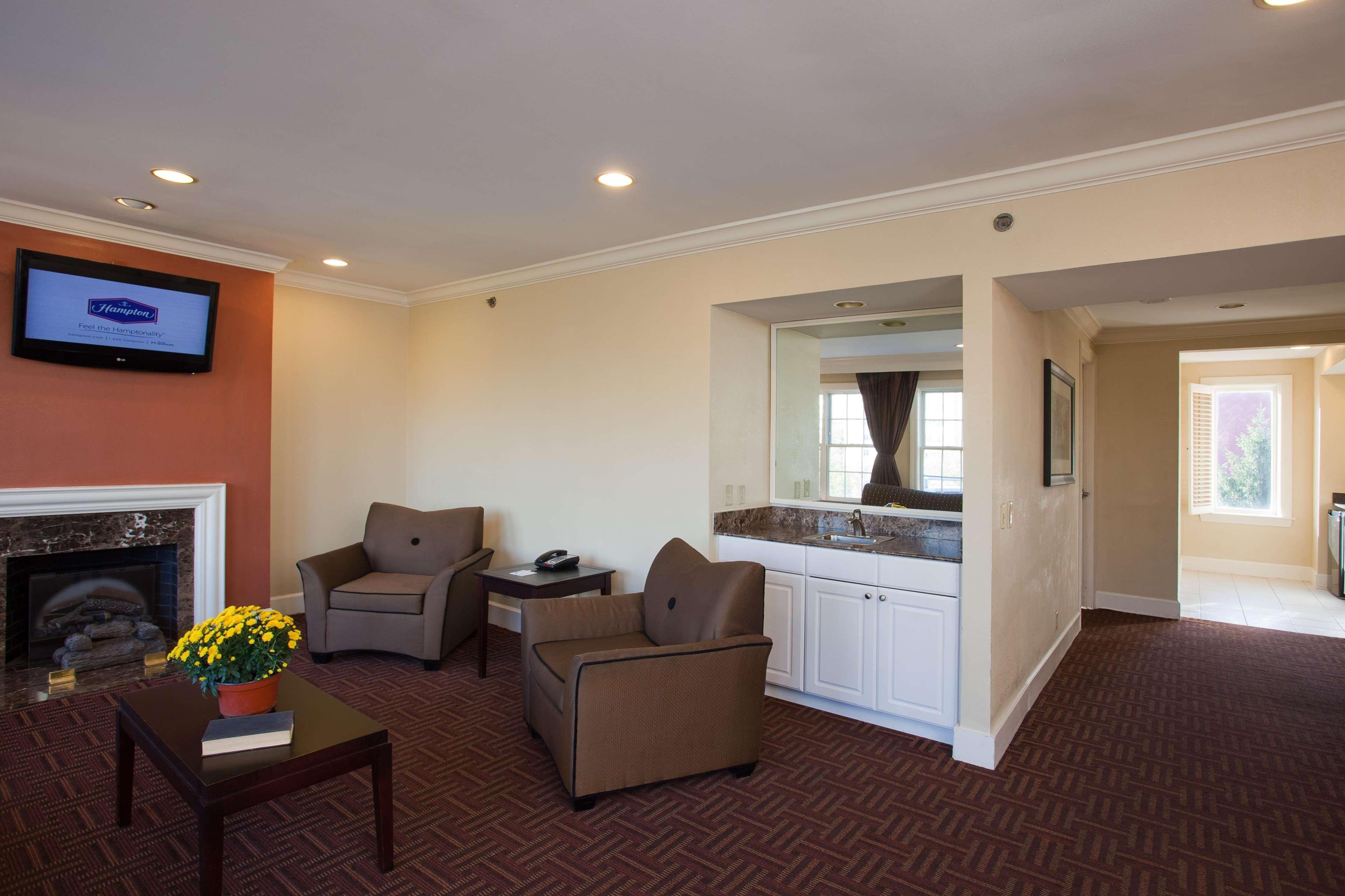 Hampton Inn & Suites Stamford Exterior foto