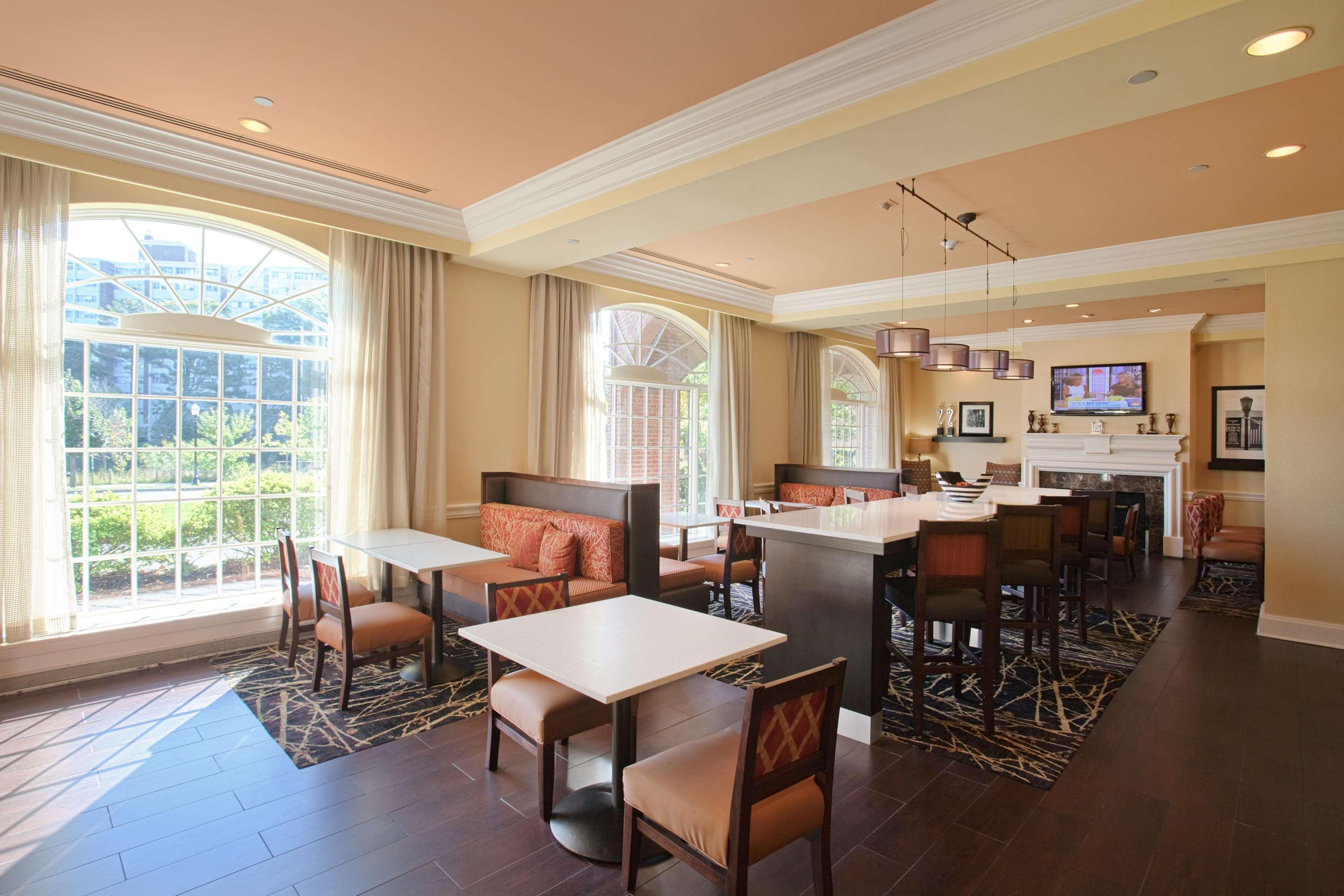 Hampton Inn & Suites Stamford Exterior foto